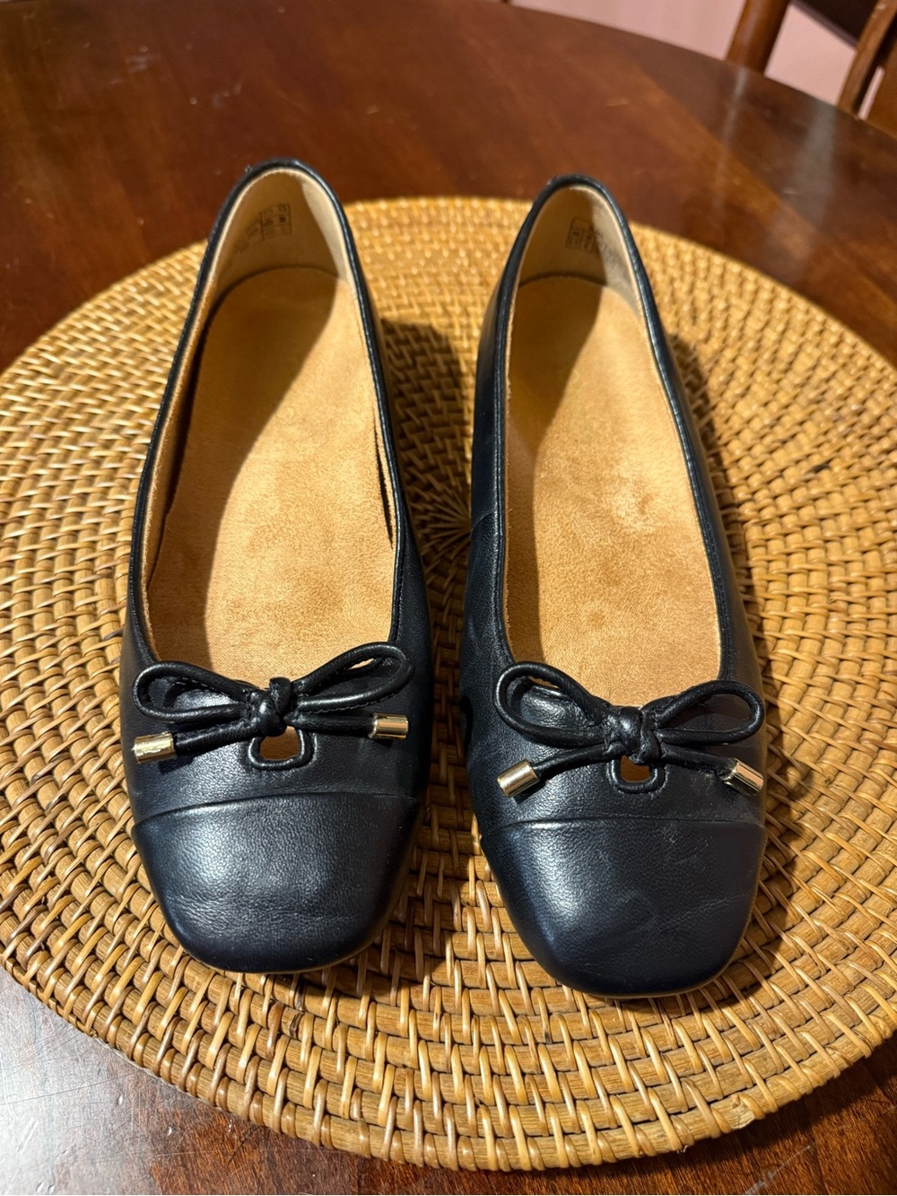 Vionic Black Leather Bow Ballet Flats with Gold Accents